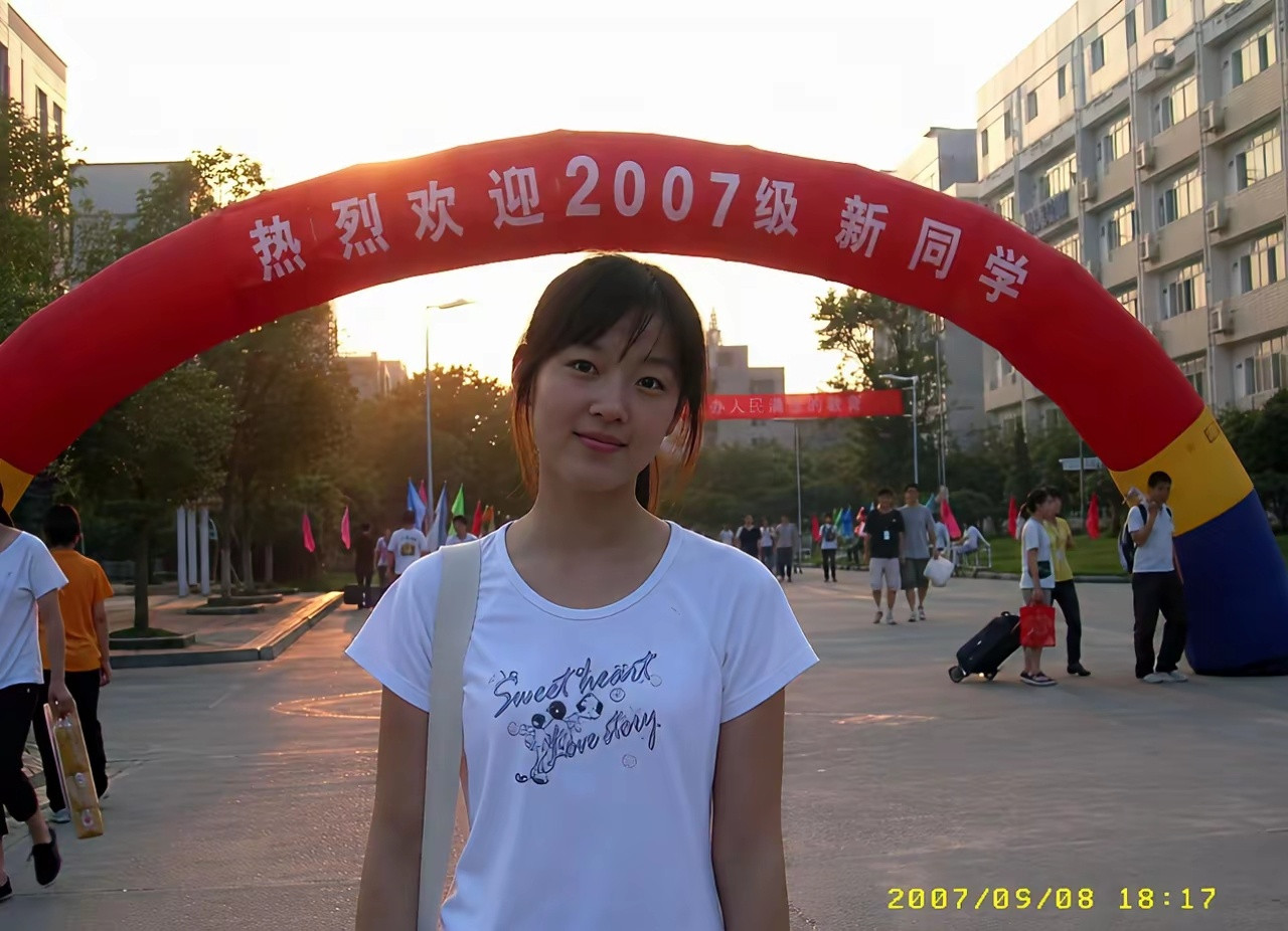 突然翻到2007年第一次上大学的照片，一眨眼19年过去了​​​
