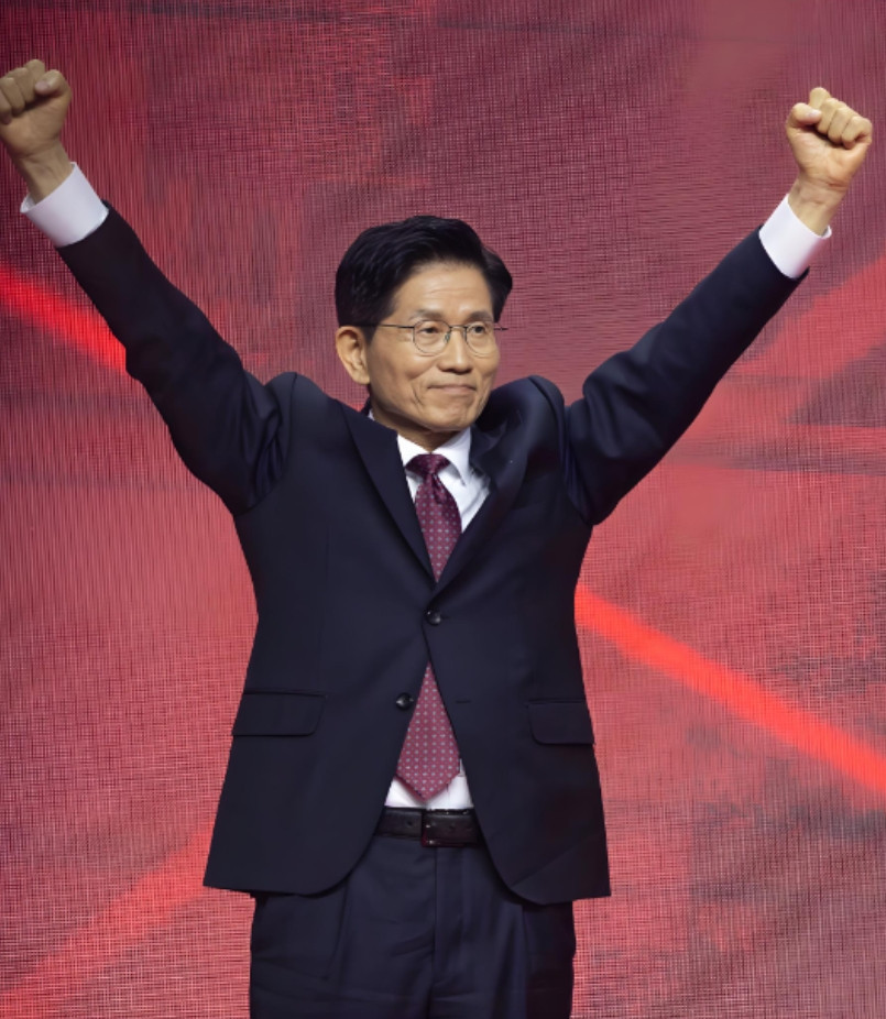 韩国人如果选择了金文洙，其实跟尹锡悦执政的时候是一样的，还是以美国马首是瞻。日