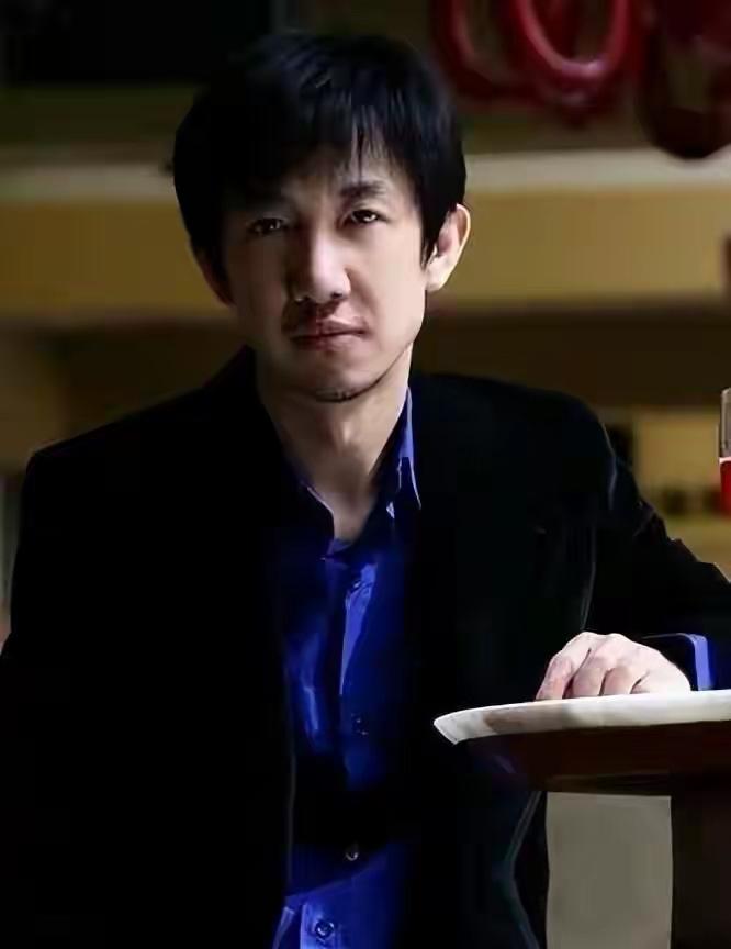 导演鄢颇靠梅婷上位让李小冉多次“孕而不生”…在娱乐圈里，可谓是典型的“风流