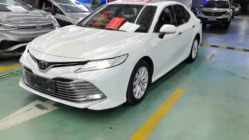 不少朋友纠结现在还能不能选燃油轿车，体验完凯美瑞，我心里有答案了。它把低油耗、强