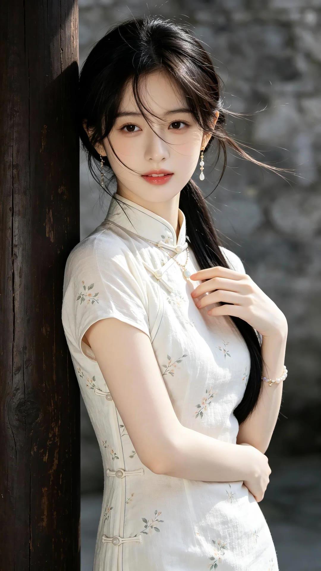 古典美人倚木而立，古风韵味扑面而来