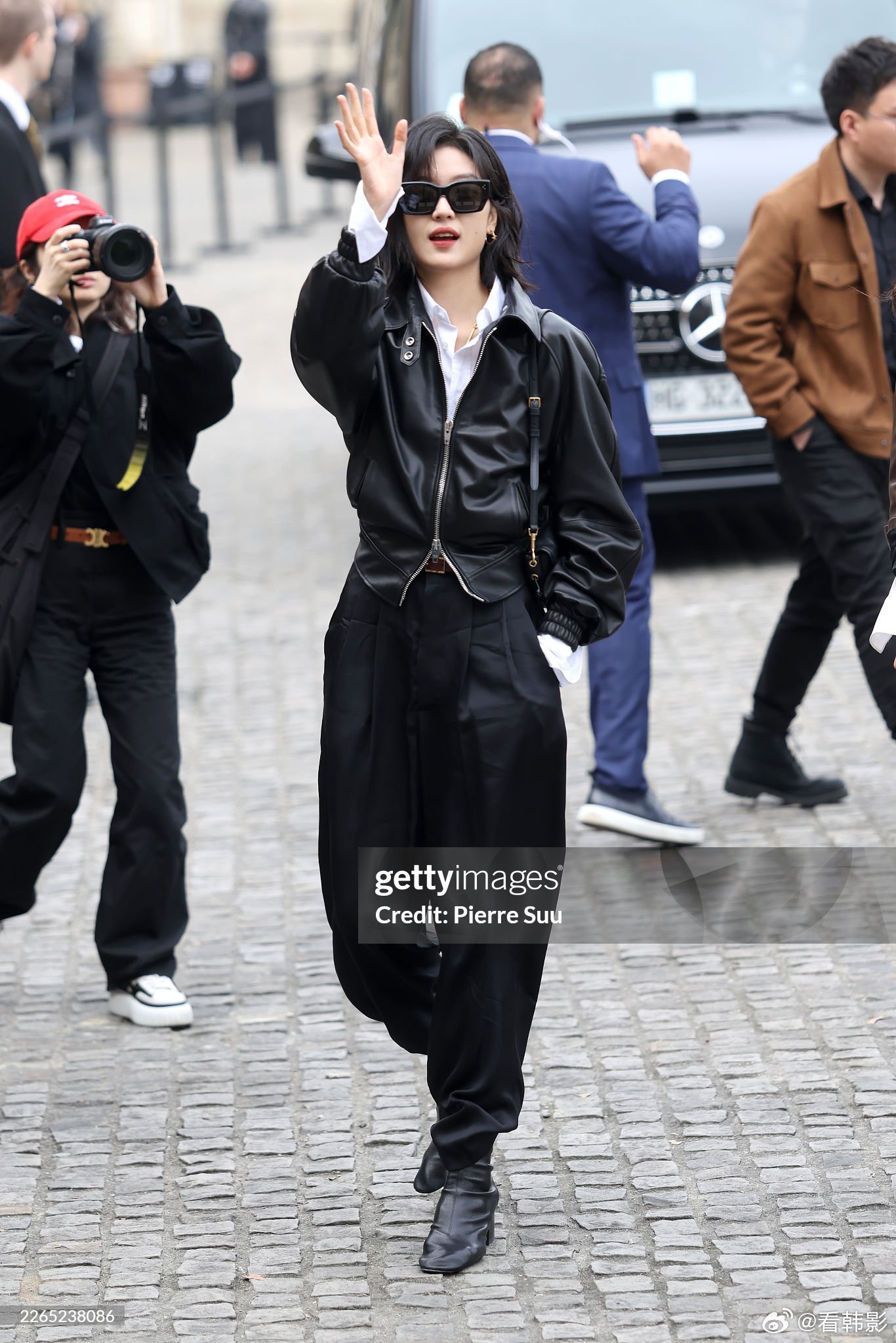 光线三姐妹的时装周看秀生图孙千celine，章若楠纪梵希，任敏Burberry