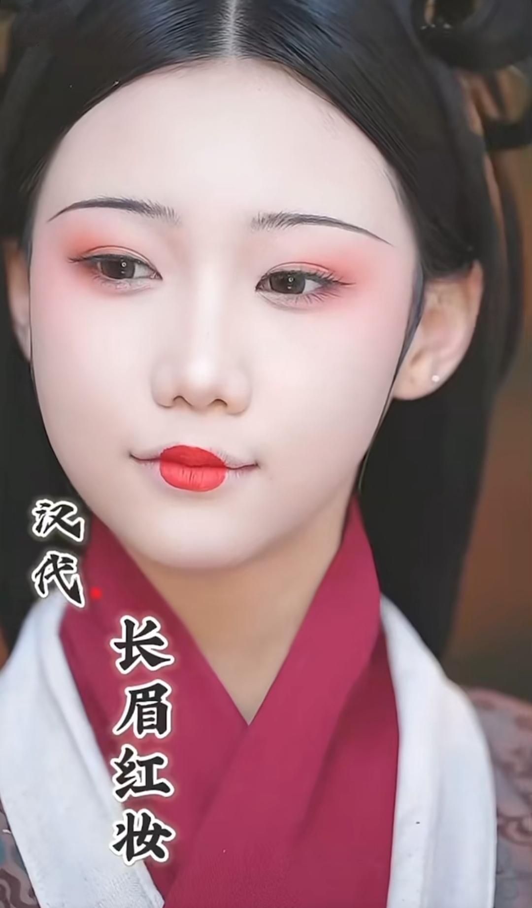 看到一个纹眉行业同学发的视频，颇为感叹，相比于古代女子的眉毛款式，现在的纹眉技术