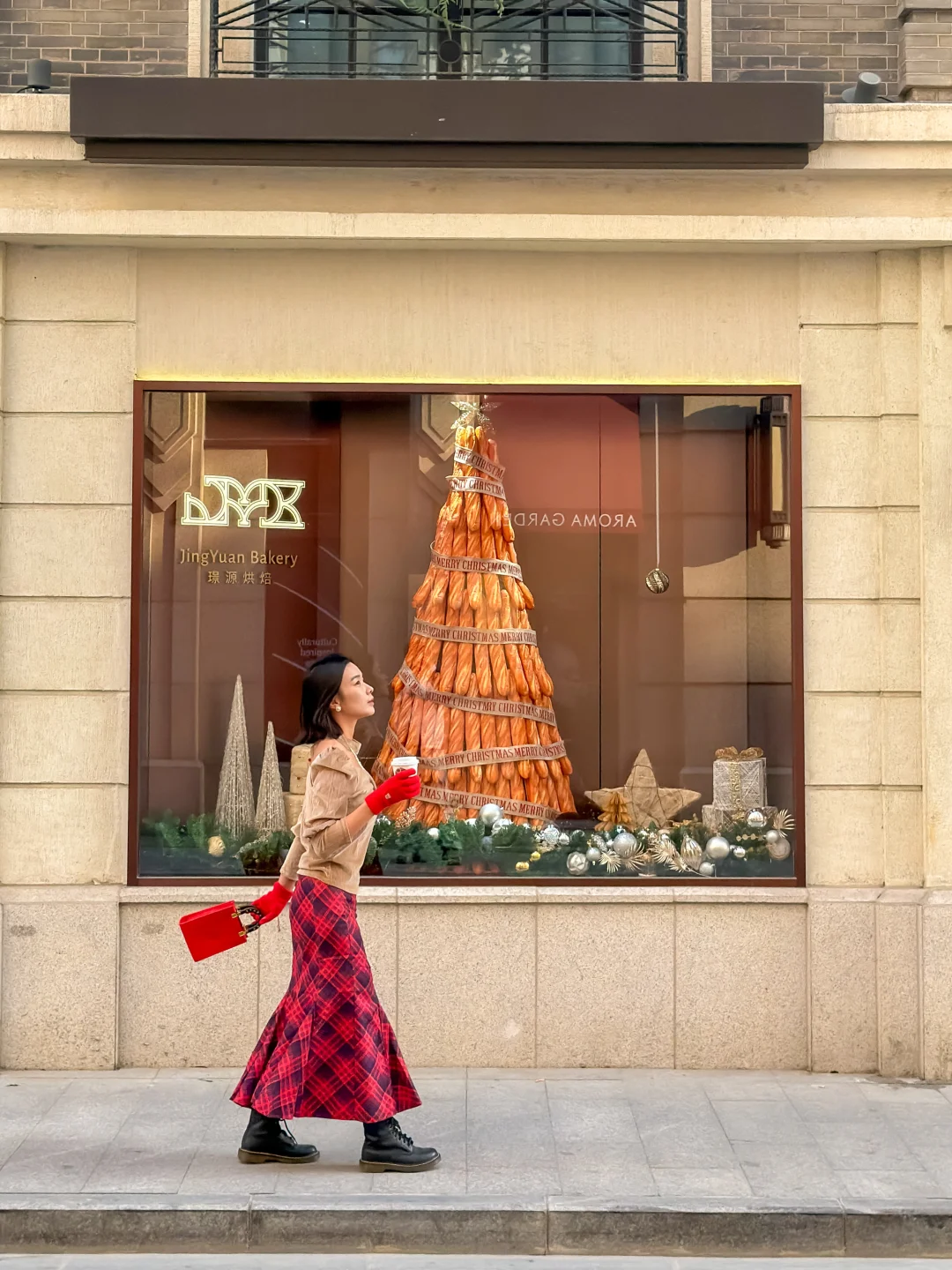还得是上海🥖捉到一颗面包圣诞树🎄