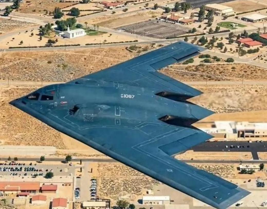 B-2幽灵真的能在中国领空来去自如吗？2025年6月那场代号“午夜之锤”的行动让