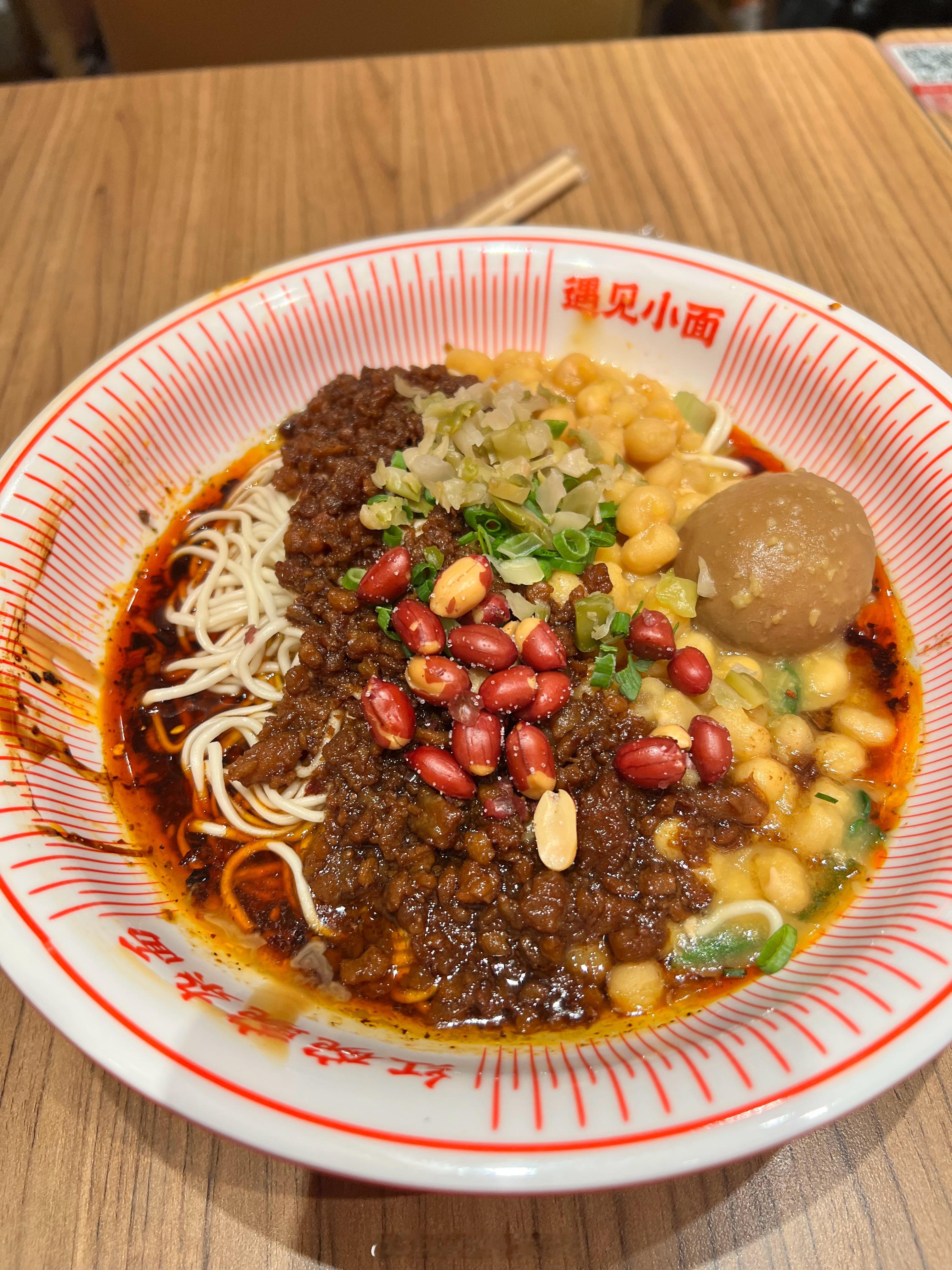 今天出个差，感觉好久没坐高铁了，出发站吃点辣的真带劲​​​