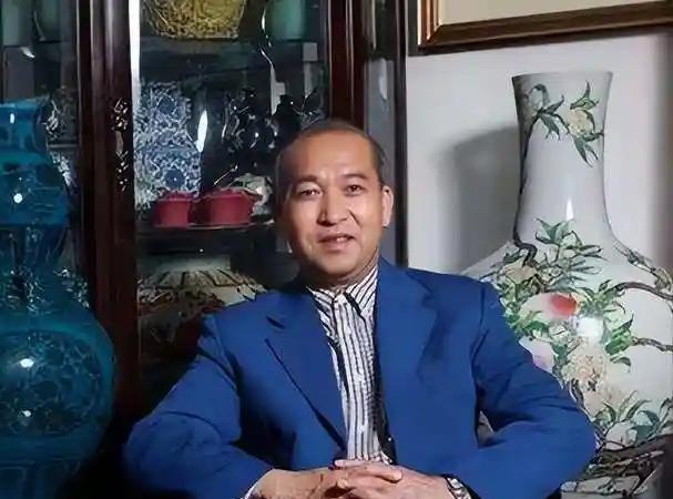 1991年，著名收藏家赵泰来放弃中国国籍加入英国，在英国每天都以捡垃圾度日，所有