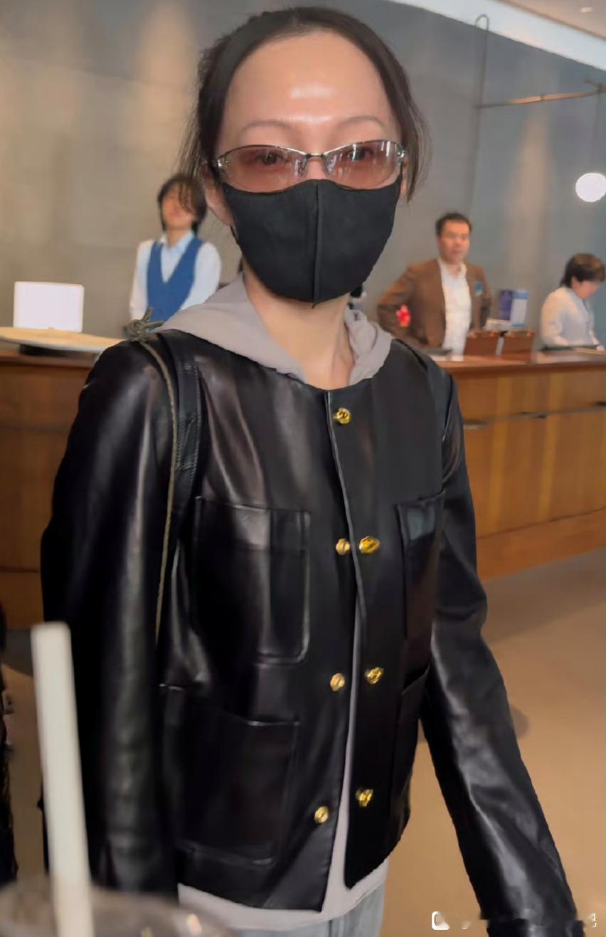 张韶涵最近是怎么了状态这么差感觉印堂发黑
