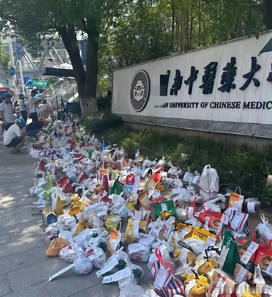 我就想不通了，这可是医学院的学生啊