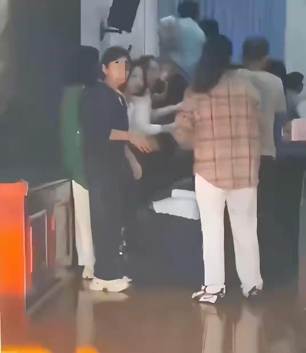 教育局介入调查近日，河南郑州中牟县第三高级中学组织的一场特殊教育活动引发