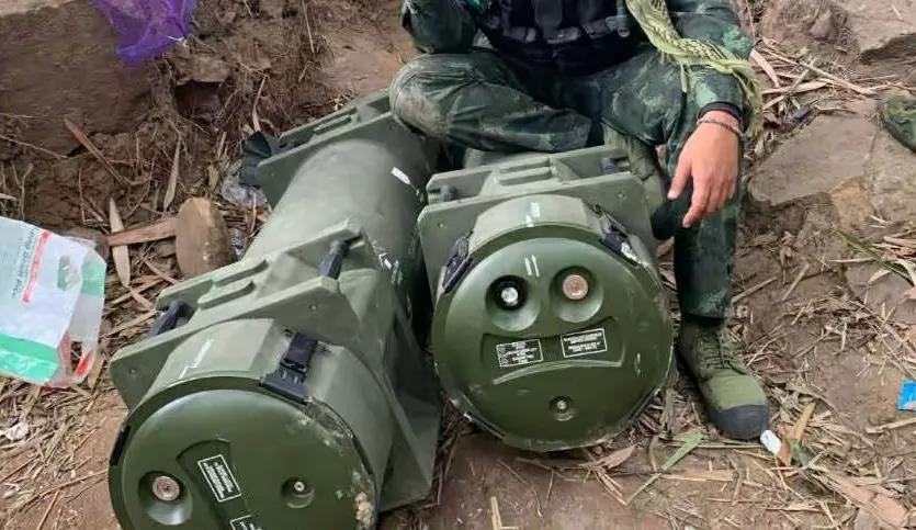 泰国缴获柬埔寨大量中国新型反坦克导弹！从照片中可以看出，这些反坦克弹是保利公司的