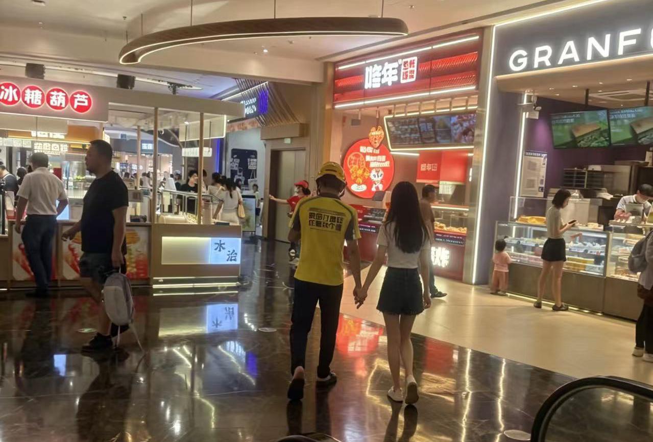 外卖骑手一天能跑多少单?看你跑什么模式了？如果是纯众包模式，一天跑10小时，