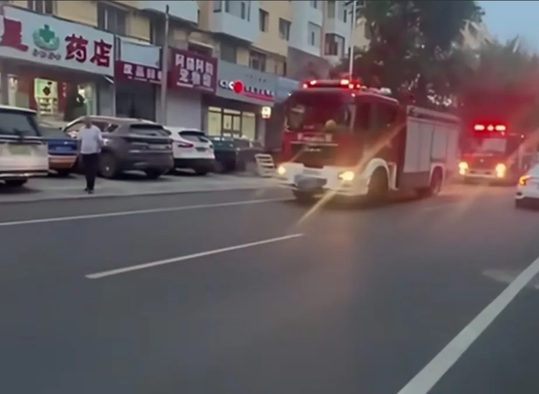 内蒙古乌兰察布，14岁男孩放学回家经过一楼住户窗户时，一种令人作呕的怪味越发浓烈
