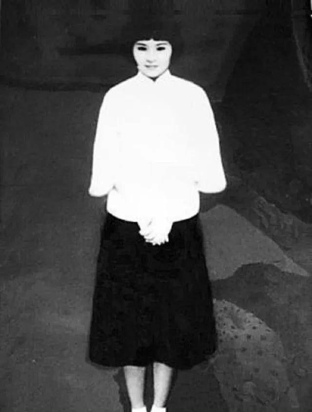 1935年厦门刑场上，怀胎八月的梁慧贞摘下手表塞给刽子手：“别打肚子，朝