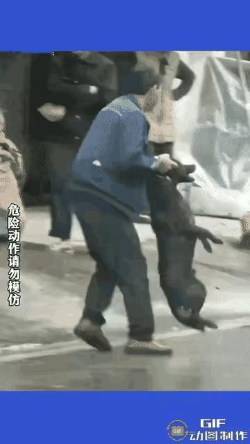 你说气人不气人？狗咬了人狗主人还拦着不让打了？她的狗就那么金贵？大妈出门遛狗