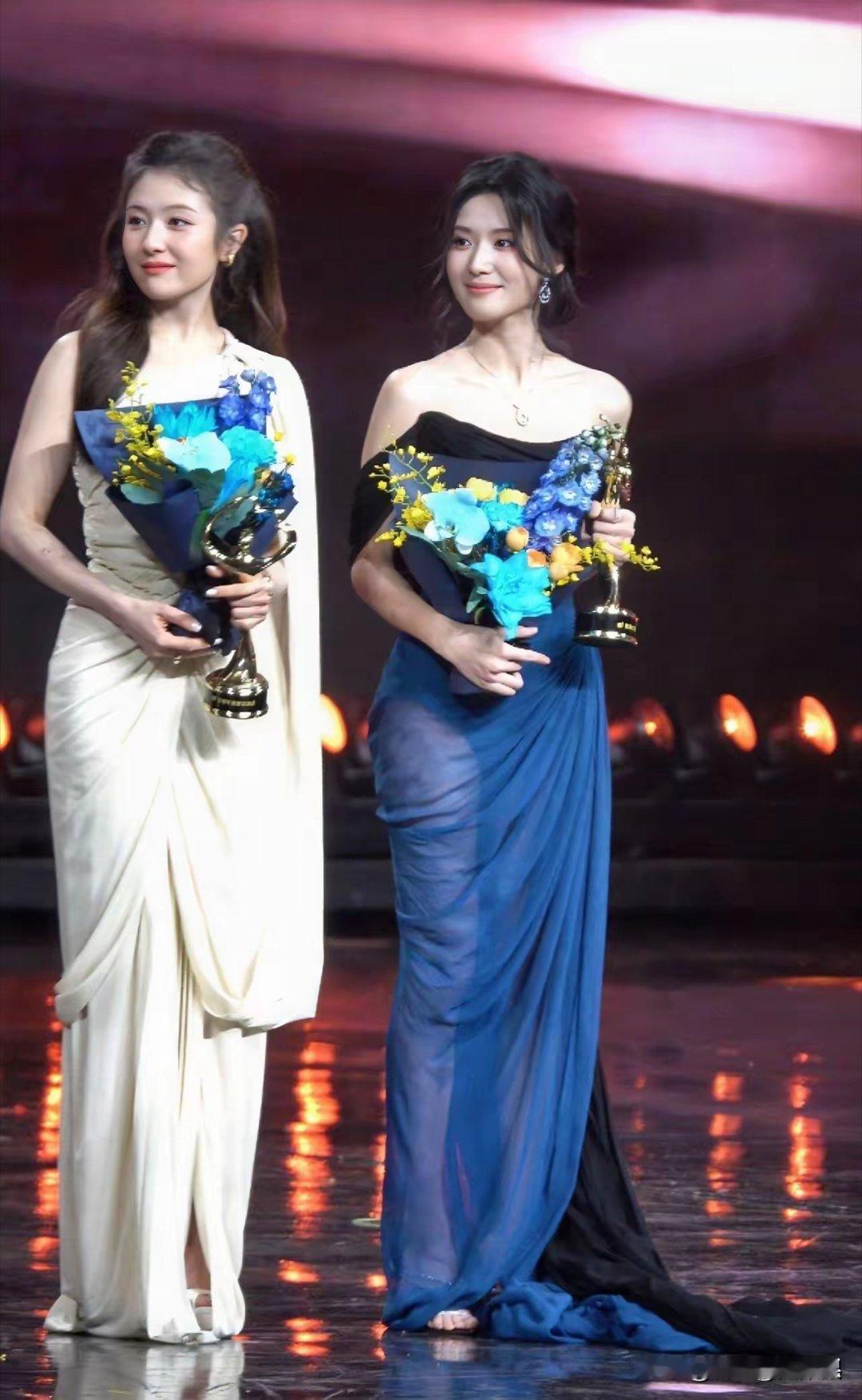 两人合照，才知道谁最漂亮！