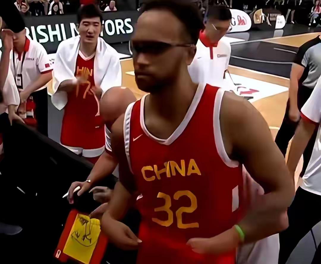 太炸裂了，居然大家都在李凯尔即将加盟北京北汽，这引起了广大球迷的广泛争议。一位广
