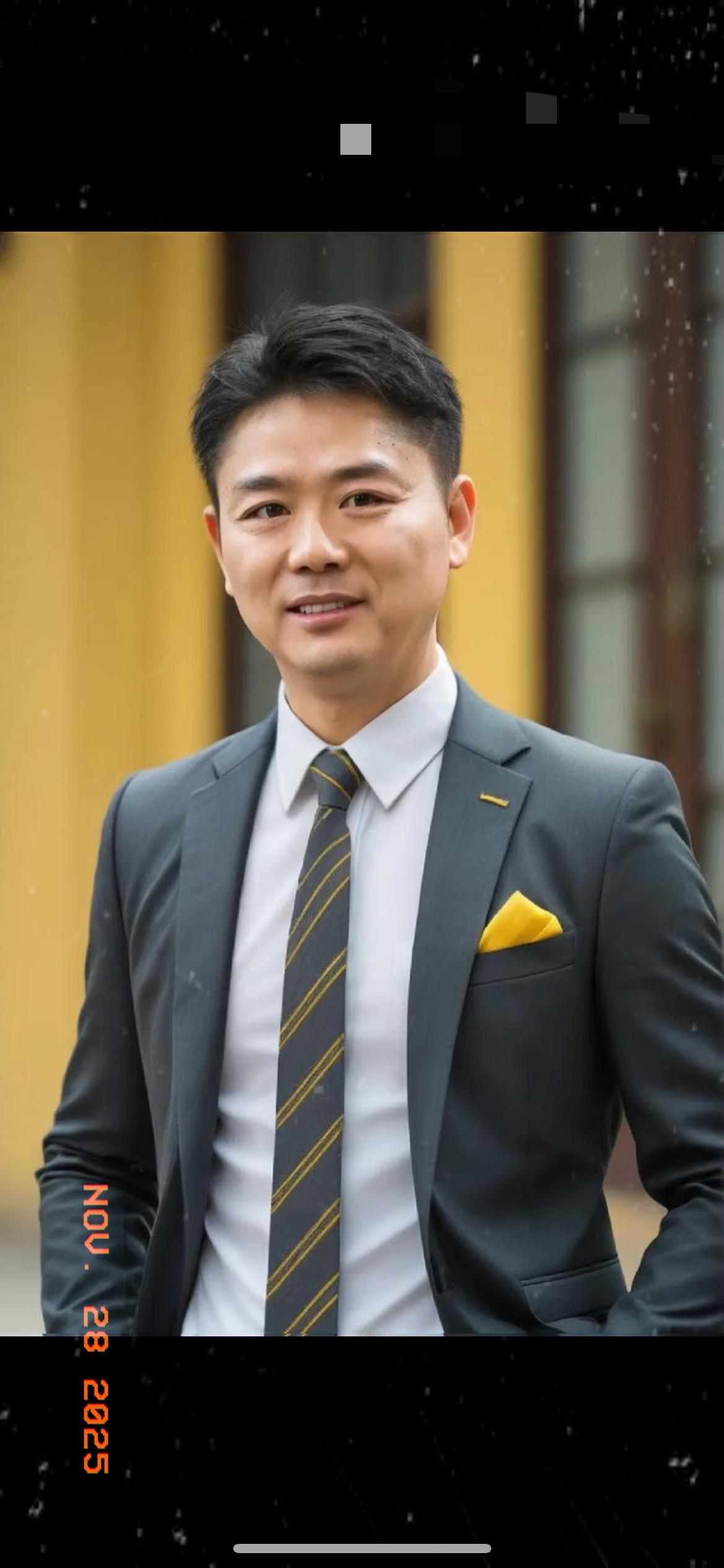 比起李嘉诚1.2亿、马云6000万港元的捐款数字，刘强东和京东这次驰援香港火灾的