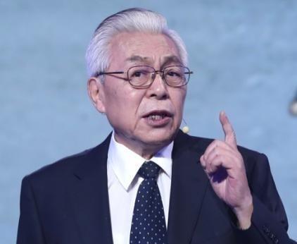 为什么各个国家都争着登月呢？就这么说吧，要是中国能在月球上架激光武器，只需要1.