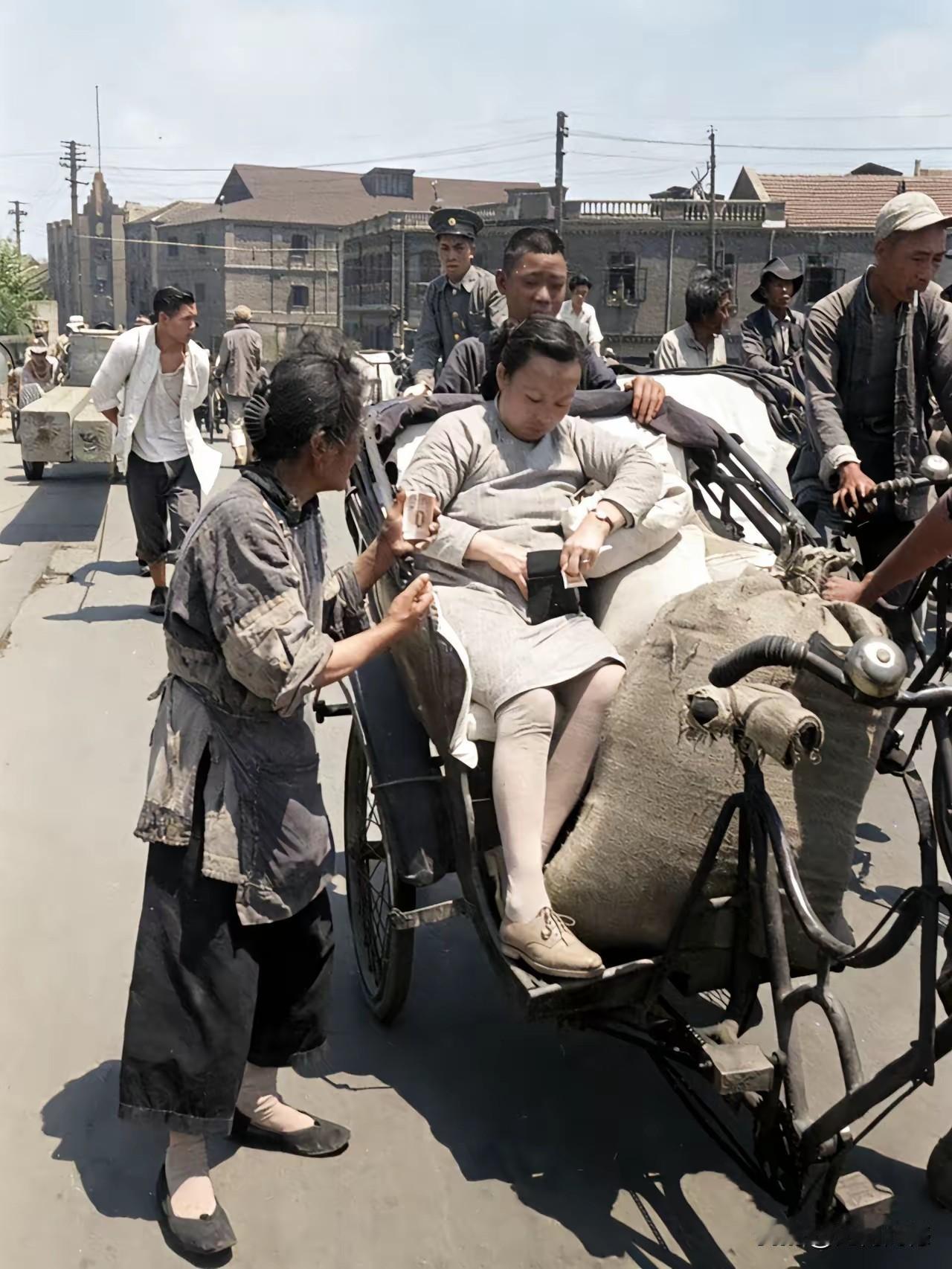 过去的穷苦人，看着真是够穷苦的了，穿的衣服全是补丁，现在人根本就没有看过这样的衣