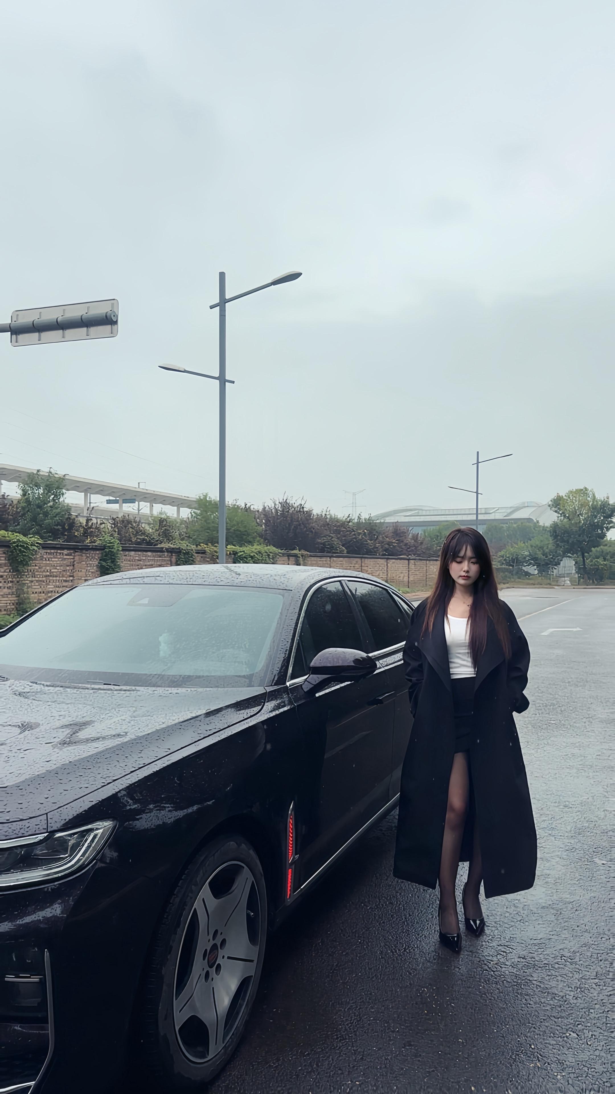春风得意马蹄疾 气质女人开红旗