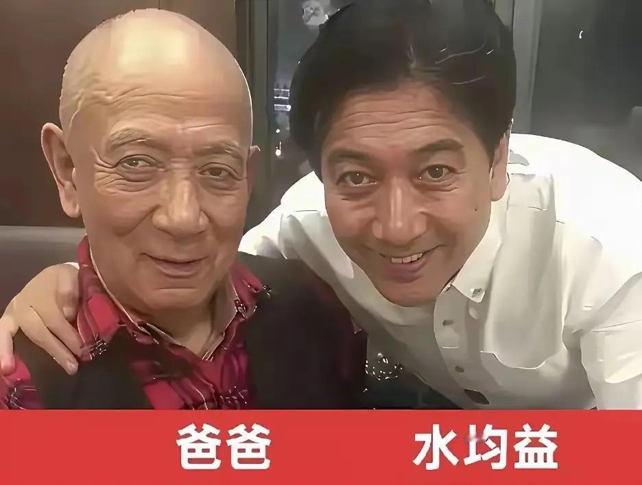 央视名嘴和父亲同框，基因真的藏不住！镜头前光鲜亮丽的主持人，看看他们的爸爸长什