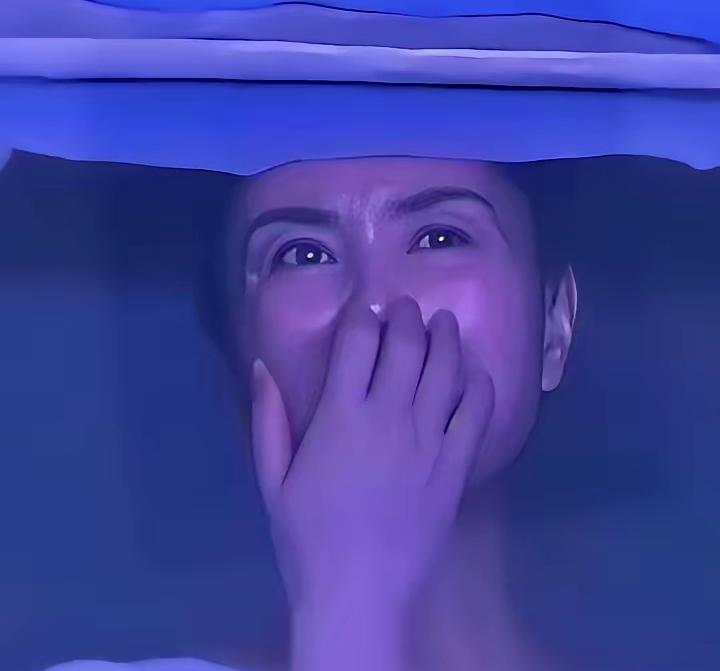 救命！高冷天后人设彻底崩塌！就在昨晚，谢霆锋鸟巢开唱，全网热搜居然集体“跑偏
