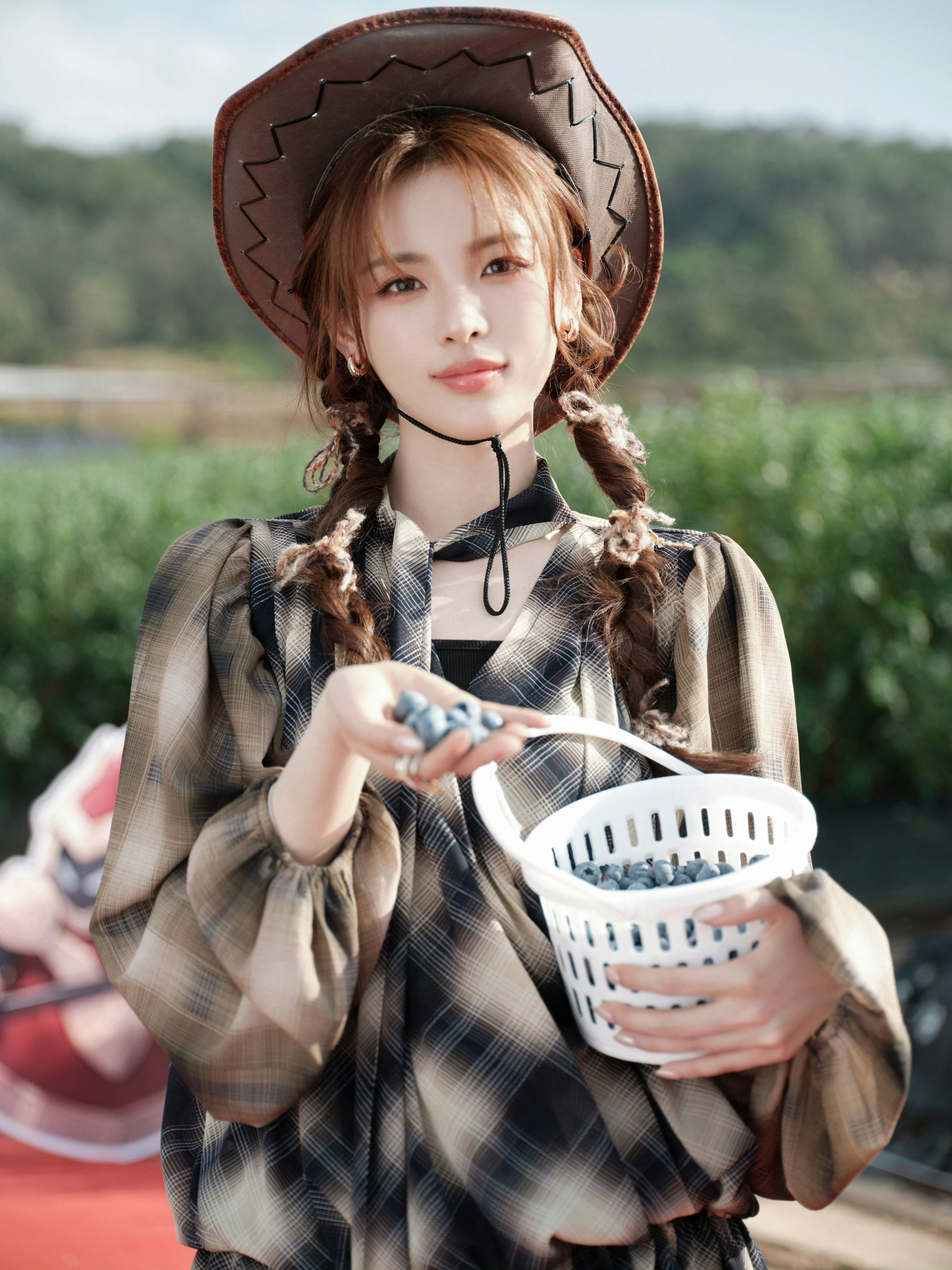 杨超越虎鲸杨超越这资源路……🐧买股过，🥝合作过，现在又签了👖。她的演技是