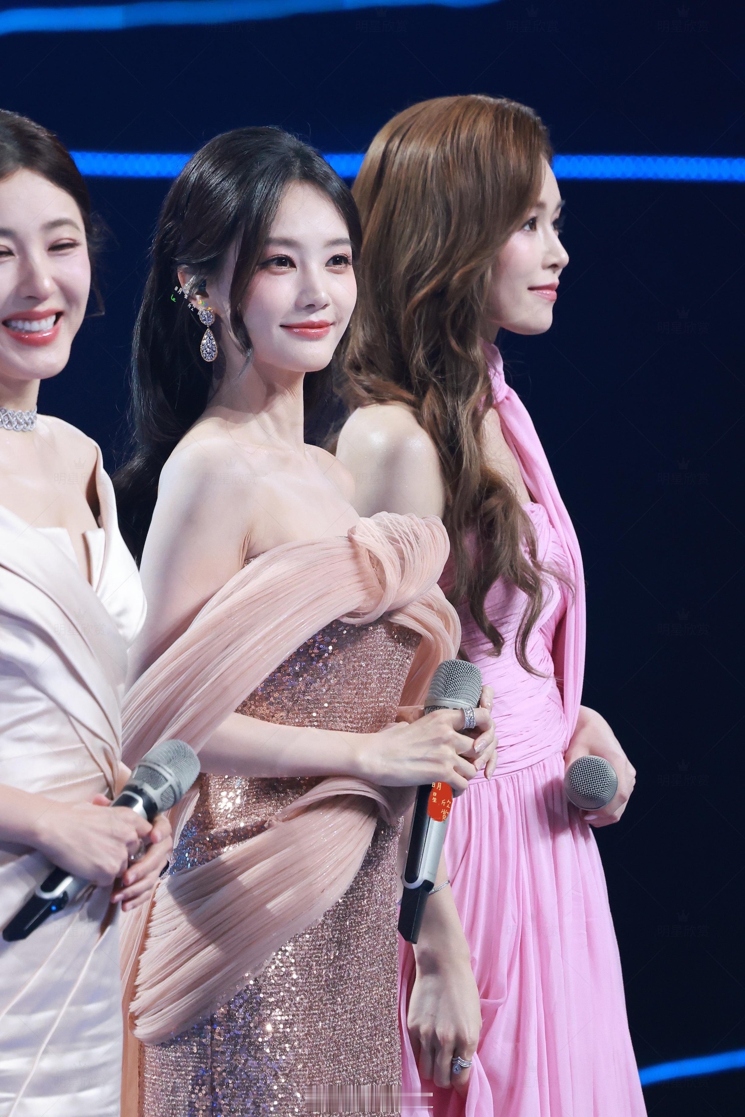李一桐×2609202026湾区升明月生图​​​