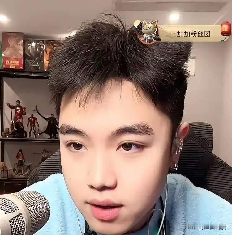王小利二儿子王梓嘉心疼妈妈，憋屈不满！这是王小利与现任妻子李琳的儿子王梓嘉