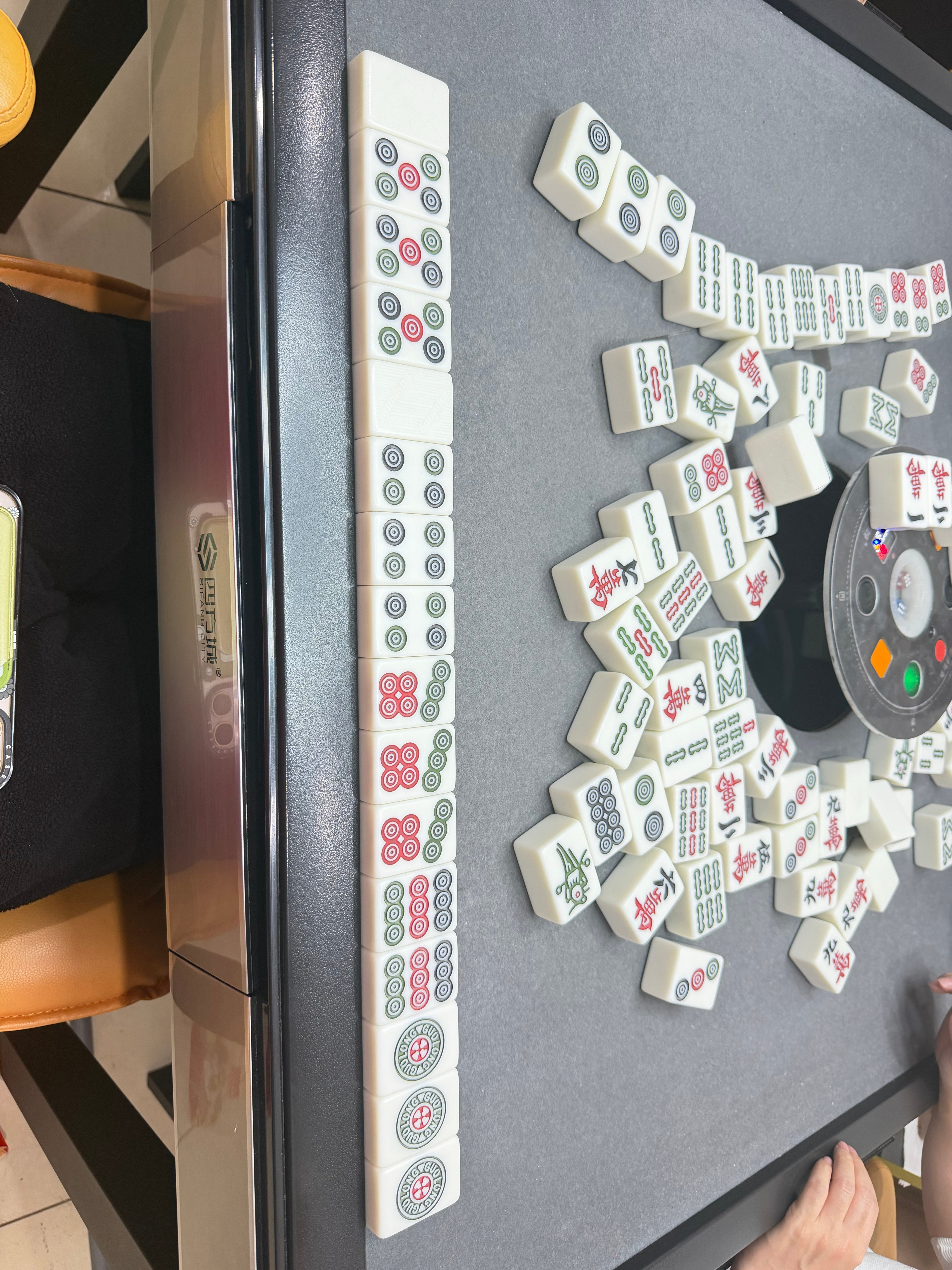 啊啊啊啊啊啊啊！！！自摸清一色对对胡！！两个杠底！