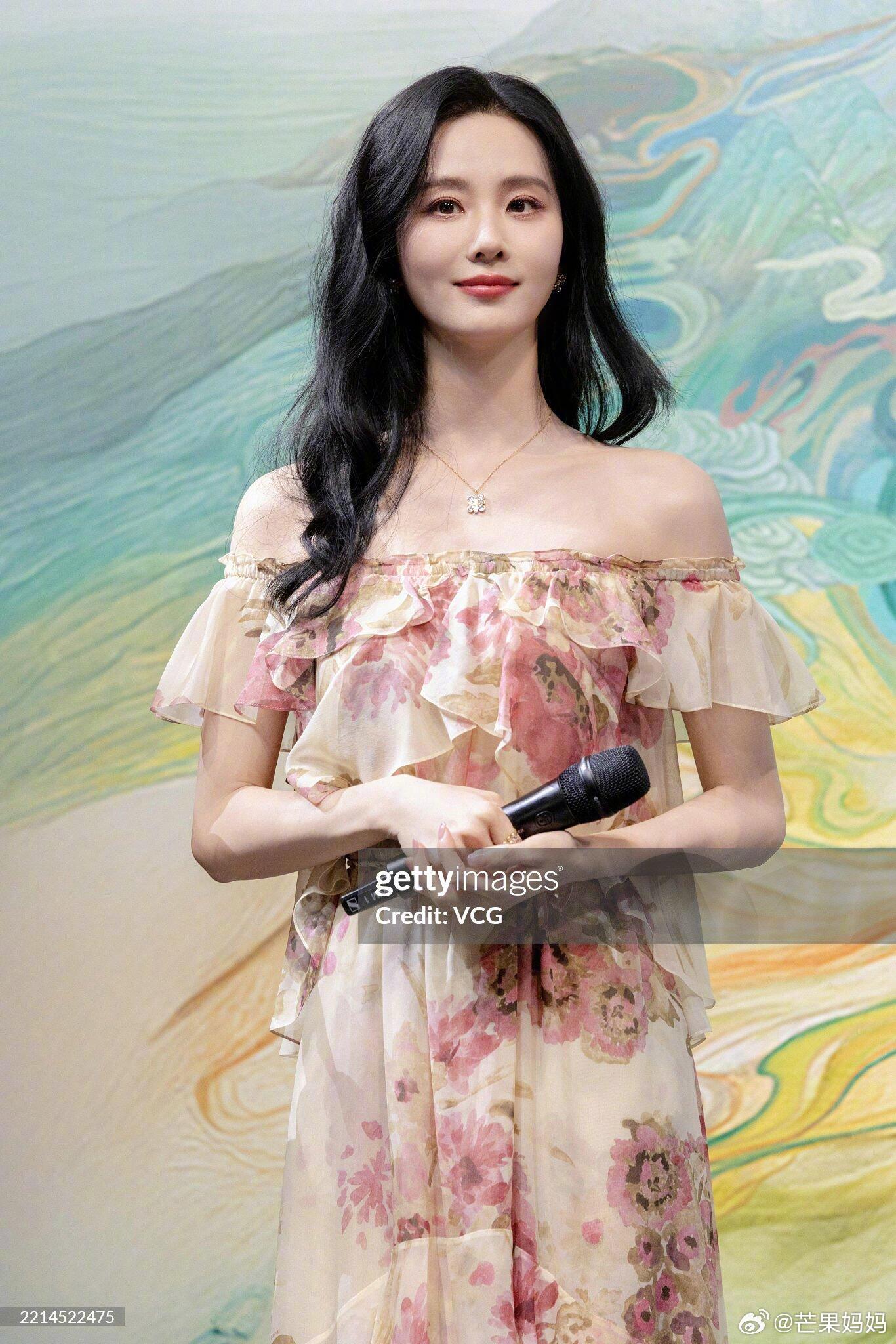 刘诗诗新加坡活动G社生图，好绝的状态，生图美成这样！！​​​