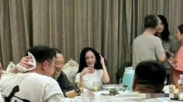 原来明星私下的饭局，都是素颜的状态