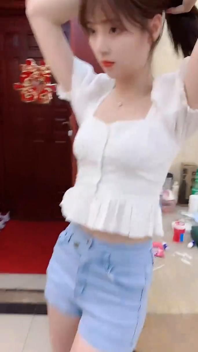 我们是什么？我们是流氓。流氓就应该做些流氓的事情才对。