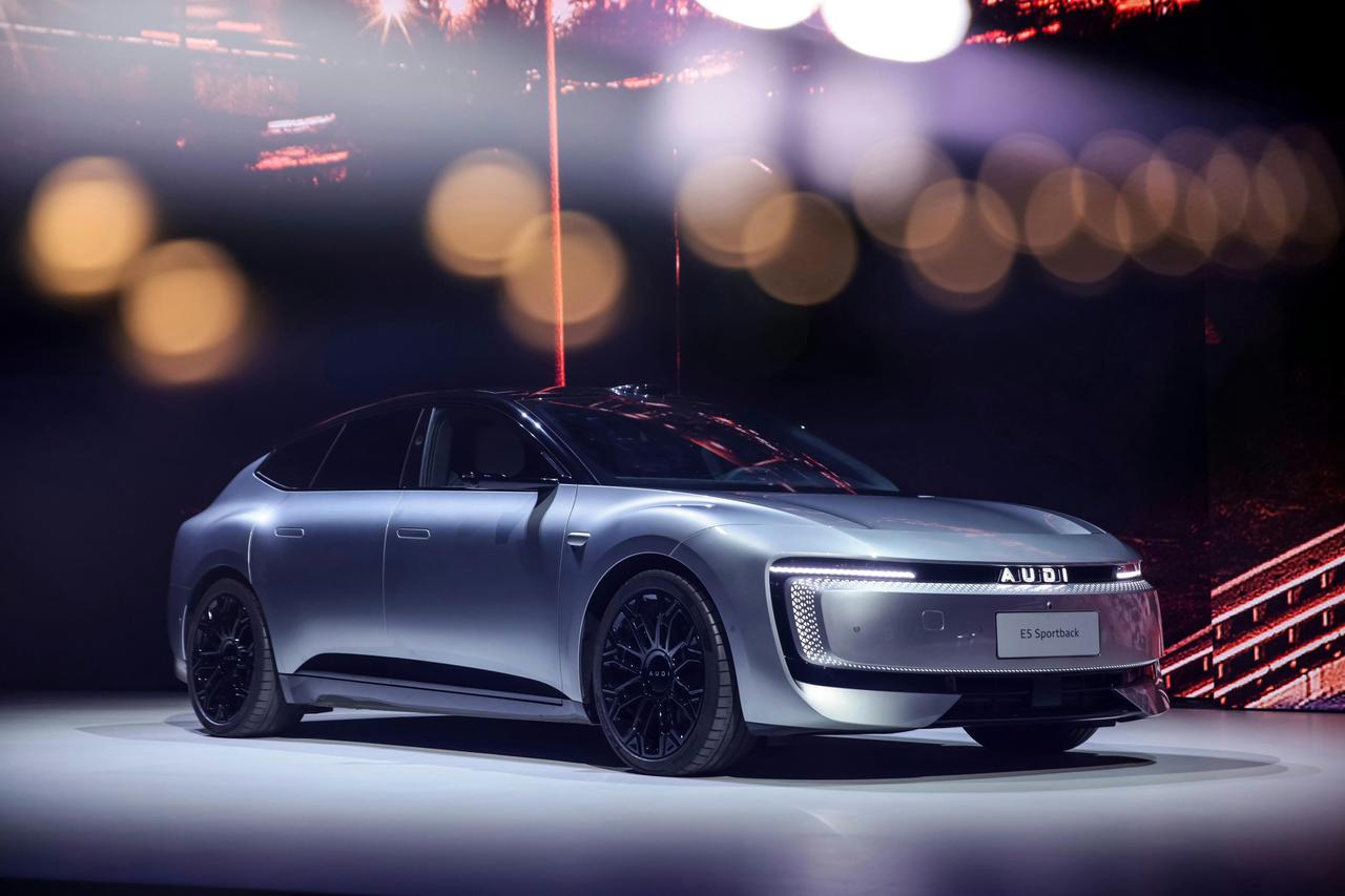 奥迪这波操作直接把汽车圈的“按键之争”焊上热搜——刚上市的A5、Q5、A6等五款