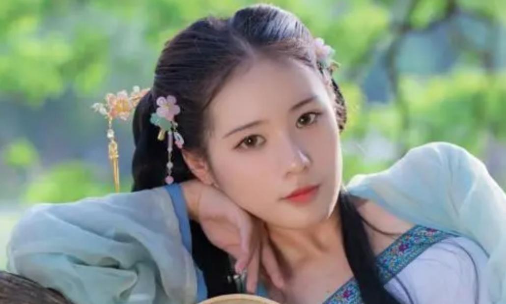 古代一寡妇征婚，上门者众多，她给出上联：昨日今日明日，日复一日。让提亲者答出下联