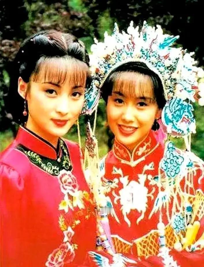 别再说《苍天有泪》只有蒋勤勤的颜值了。26年后，她亲手碾碎了“水灵”标签。