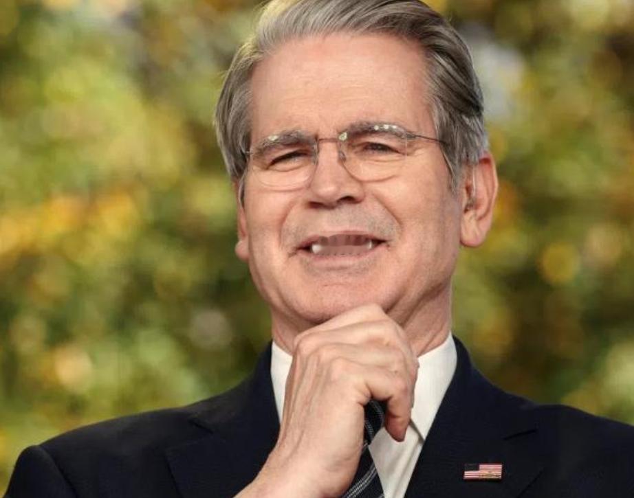 就在刚刚，美国公开羞辱中国。美国财长贝森特11月4日（美国时间）接受美媒