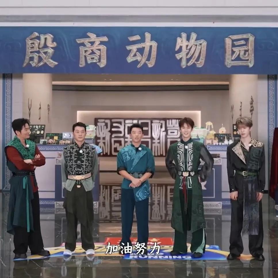 郑恺被孤立？相比深陷争议的李晨，郑恺的处事情商明显高出一大截。哪怕《跑男》节目