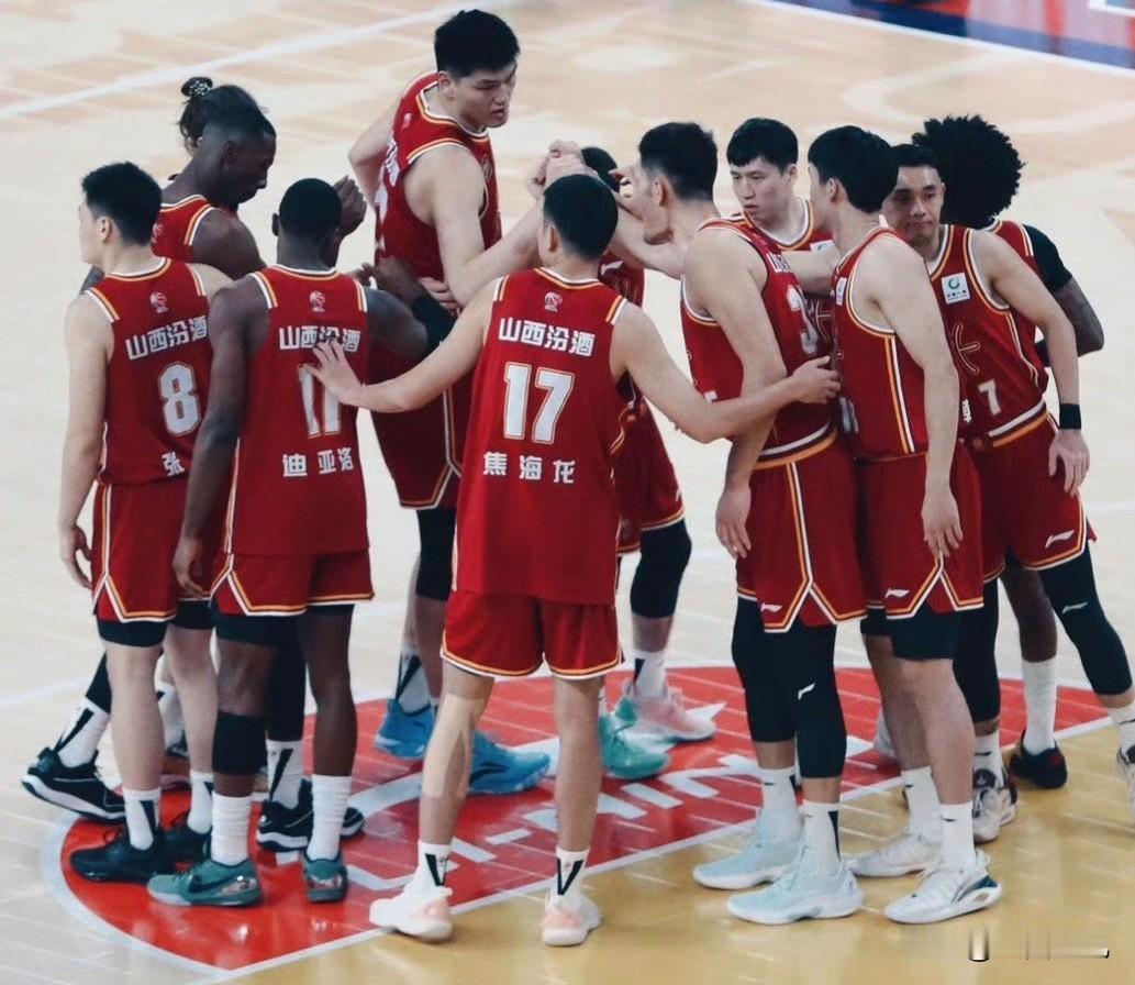 这螃蟹怎么吃？山西广厦今晚用刀还是用叉？潜力赛今晚干脆手撕得了！根据中国篮协的