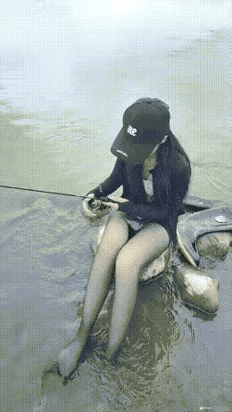 各位钓鱼佬，她到底专不专业[捂脸哭][捂脸哭][捂脸哭]