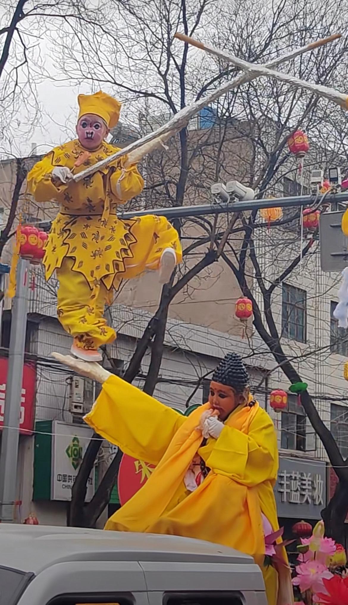 起猛了，竟然看见佛祖在吃烤肠[捂脸哭]