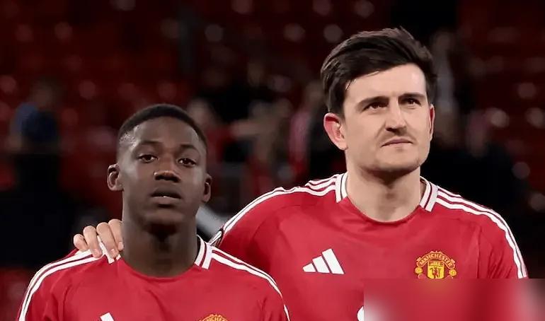 直接在训练场指着主帅鼻子骂，结果教练滚蛋，他自己周薪从2.5万涨到12万镑，合同