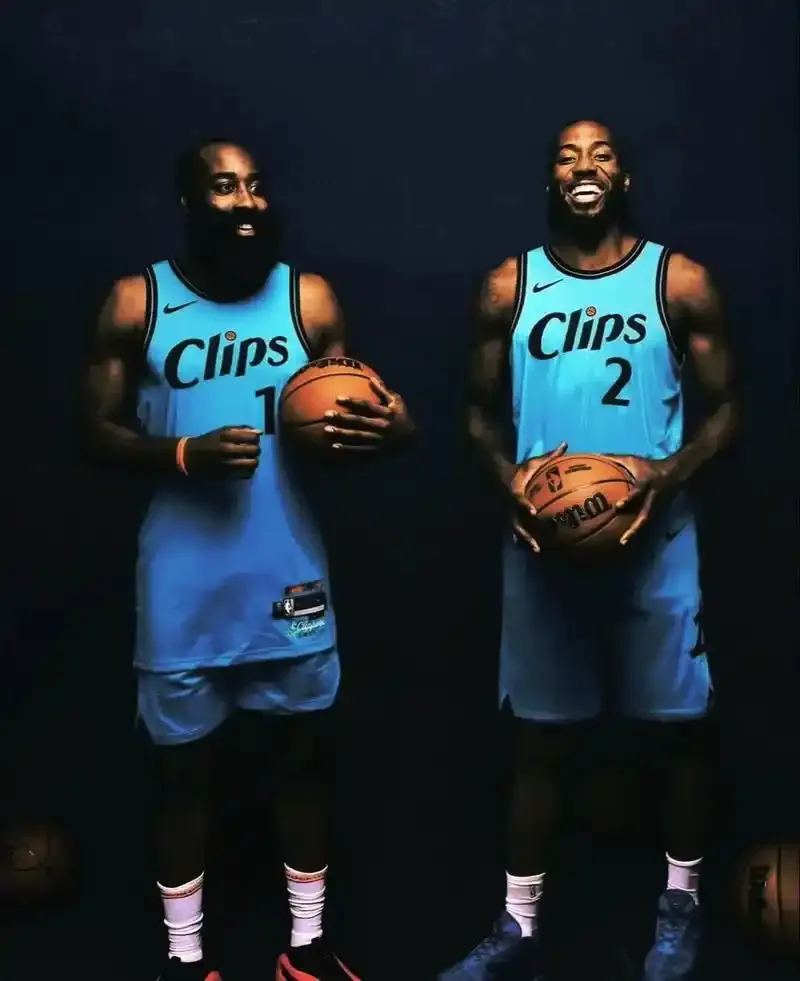 小卡一阵？我觉得应该不会给他，快船战绩太拉了如果哈登在的话，和小卡一起把战绩