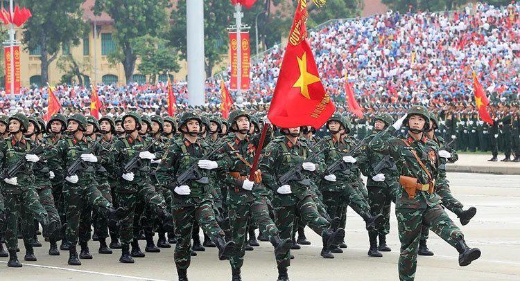 就在越南把和美国的关系升级到最高级别一年后，有件事挺让人意外。一份越南军方的内部