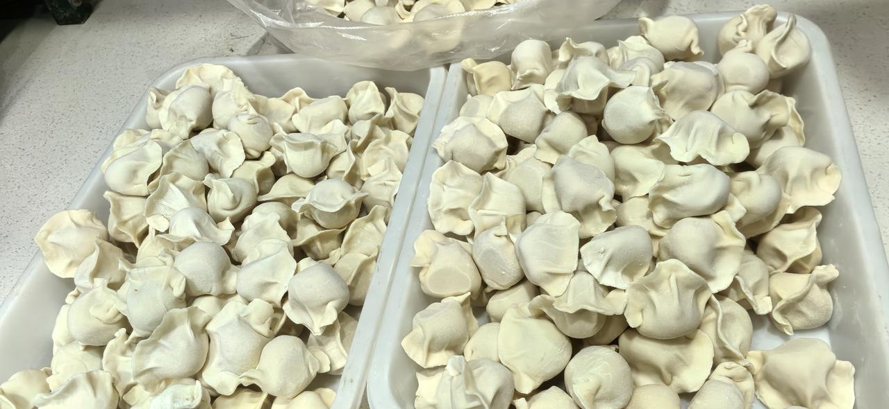 你们平时都包什么馅儿的饺子?我们店里有6种馅最受顾客欢迎，一年四季都卖的好猪