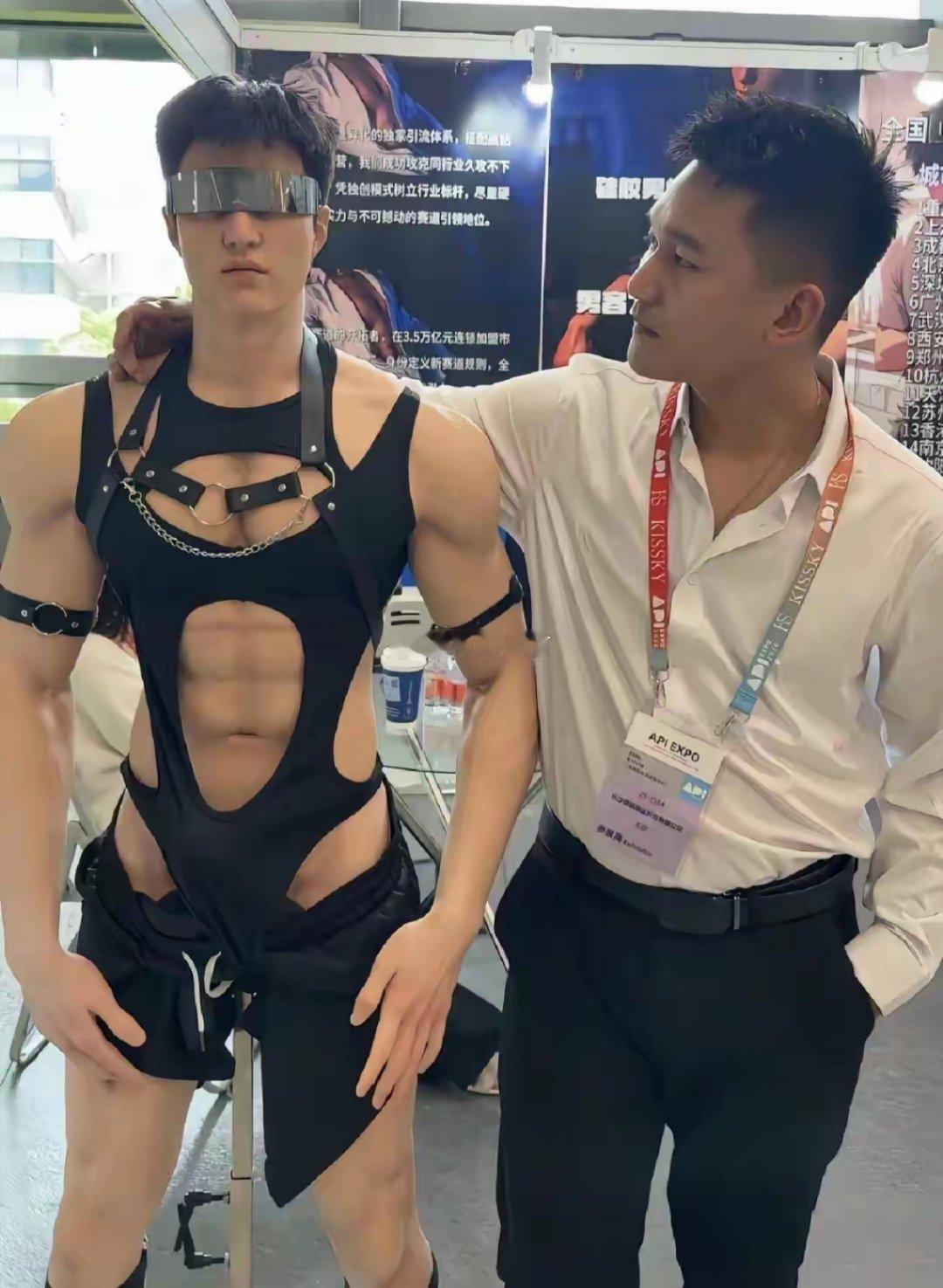 找个机器人做伴侣，不用承认结婚的痛苦了。