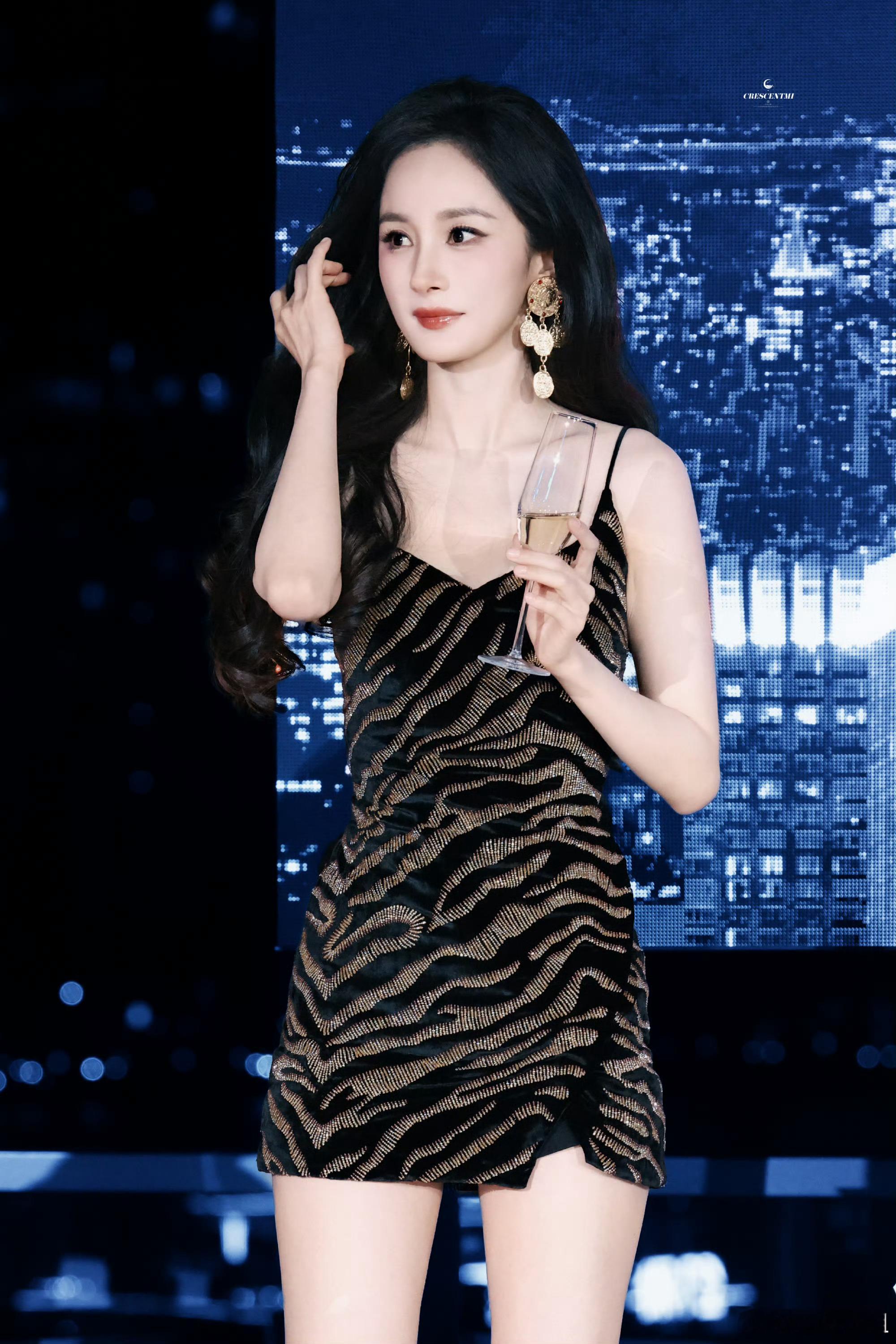 #杨幂##杨幂豹纹短裙##杨幂912生日快乐##杨幂地表最强166.5#你是世间最可爱的小星星✨✨比