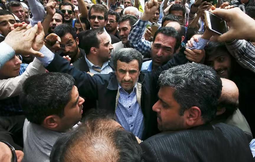 内贾德沉默不语，无非就是两个可能：第一、伊朗当局已经将内贾德收拾得服服帖帖，不敢