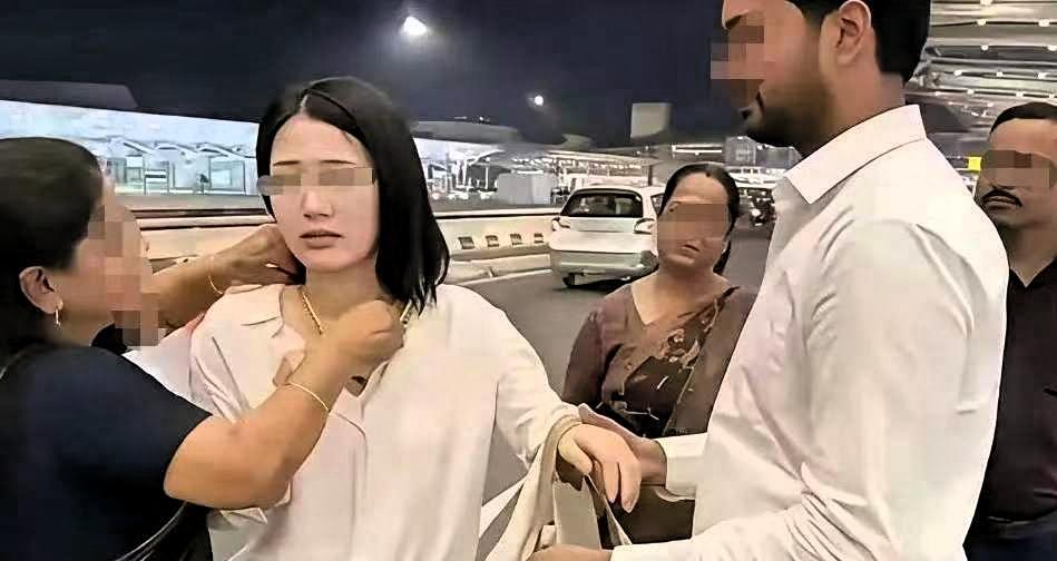江苏一姑娘这波操作，真够魔幻的。千挑万选带回个外籍男友，本以为是跨越文化的浪漫